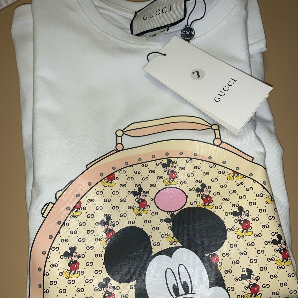 Mens L tee shirt INSPIRED. It is in perfect condition and
is brand new. NWT.